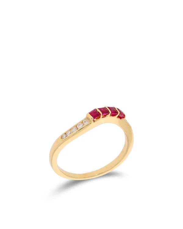 Damenring – Gelbgold mit Rubinen und Diamanten 0.07ct