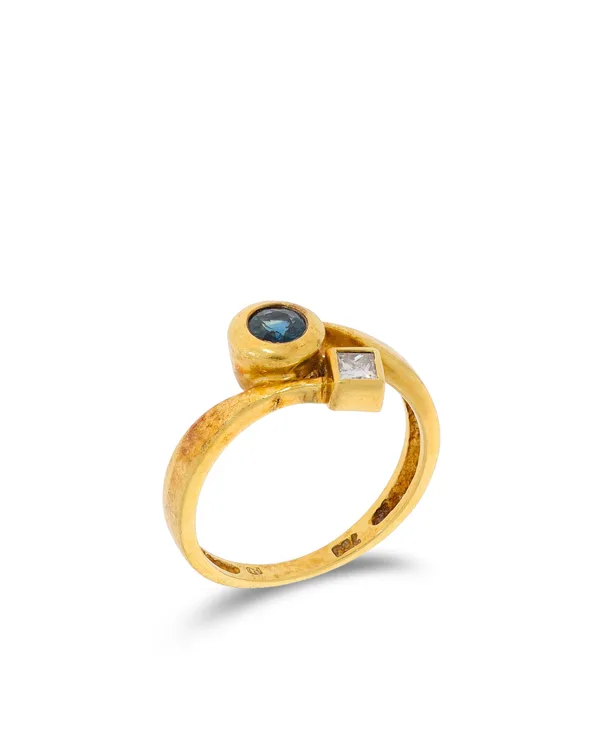 Damenring – Gelbgold mit Saphir und Diamant