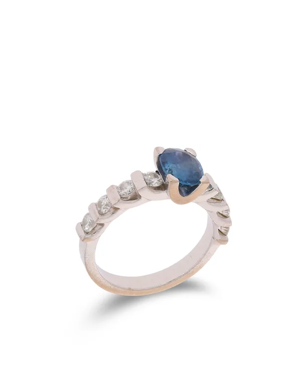 Damenring – KURZ Weissgold mit Saphir und Diamanten 0.48ct