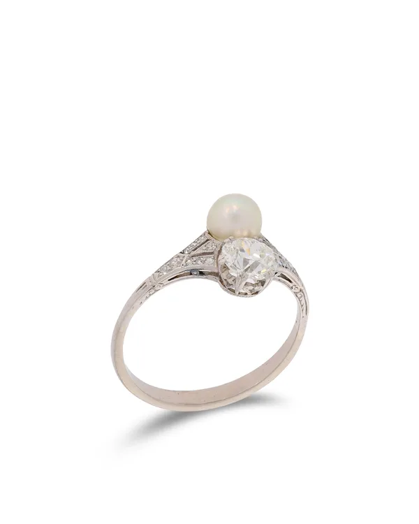 Antiker Damenring – Platin mit Perle und Diamanten