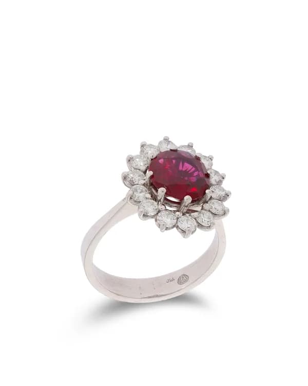 Cocktailring – Weissgold mit Rubin und Diamanten