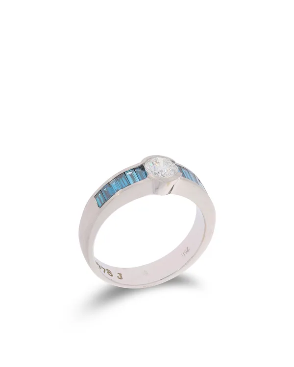 Damenring – Weissgold mit blauen Diamanten und 0.50ct Diamanten