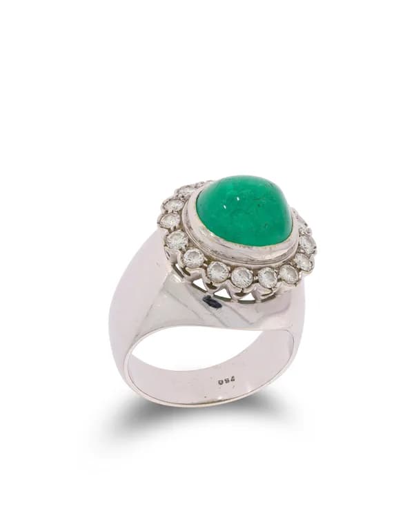 Cocktailring - Weissgold mit Smaragd und Diamanten
