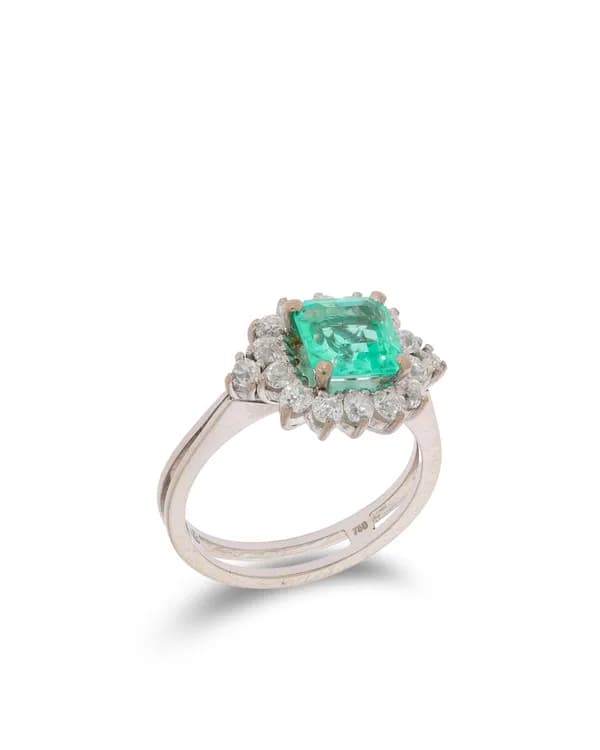 Damenring – GÜBELIN Weissgold mit Smaragd und Diamanten