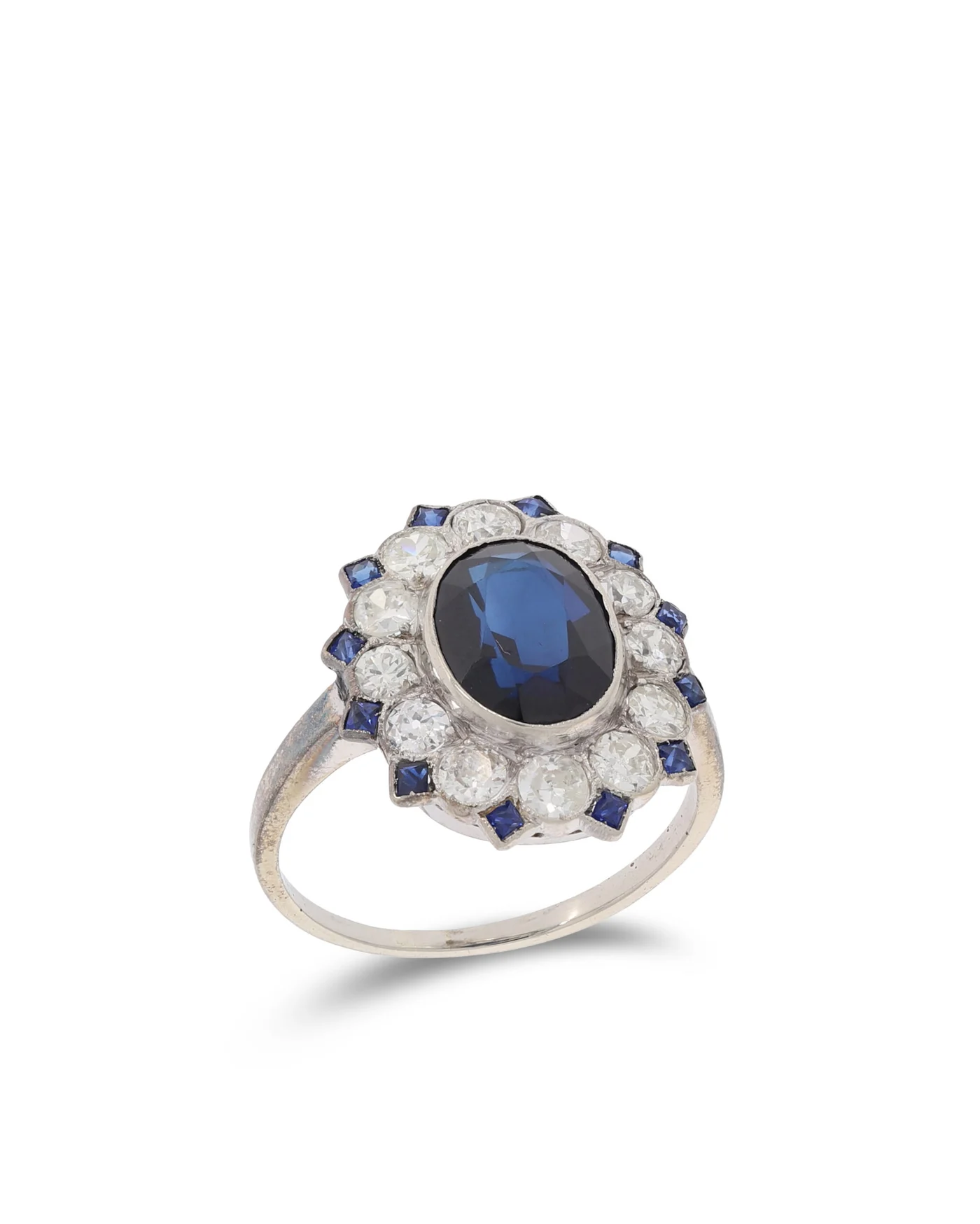 Bague cocktail - or blanc avec saphirs (Verneuil) et diamants