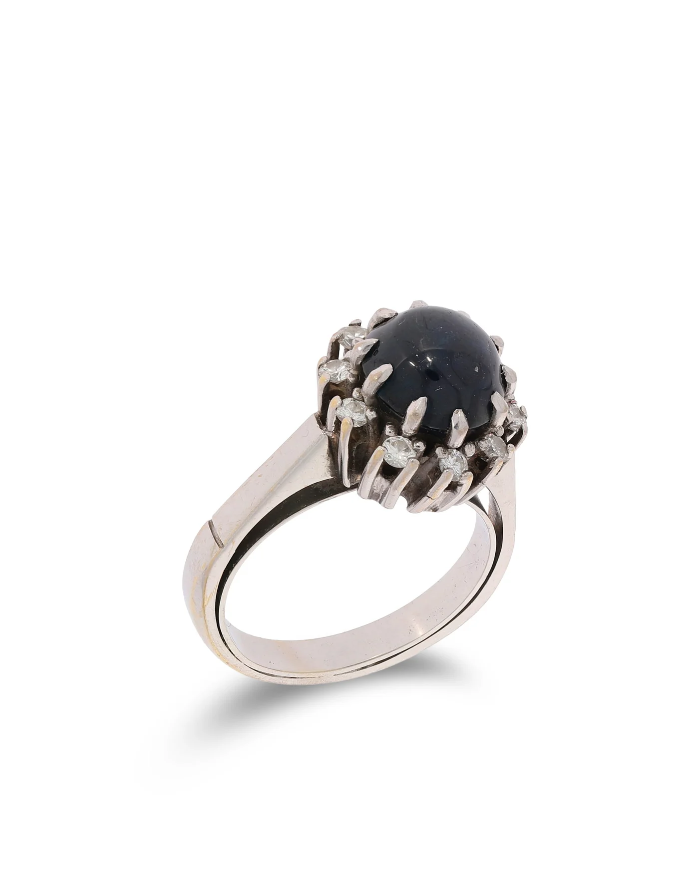 Cocktailring - Weissgold mit Cabochon Saphir und Diamanten